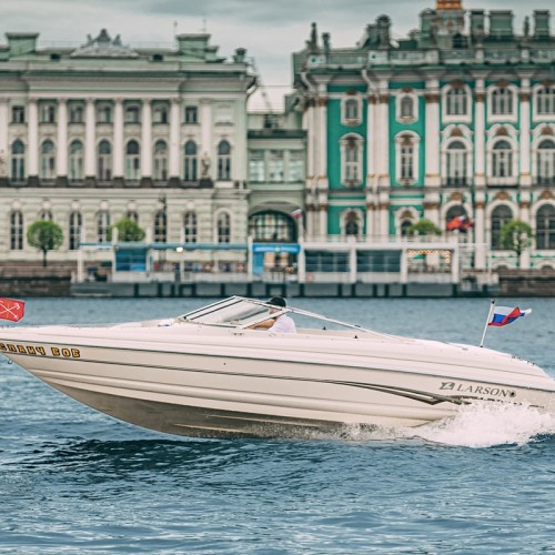 Невская симфония: прогулка на катере по Неве к крейсеру «Аврора»