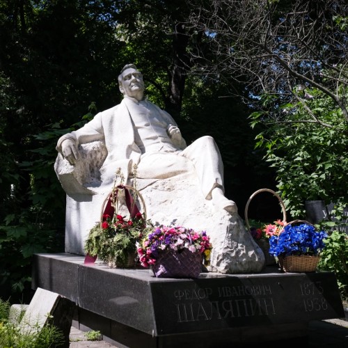 Новодевичье кладбище и Новодевичий монастырь: имена, легенды, судьбы