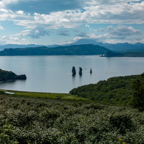 В мини-группе по Камчатке: вулканы, Тихий океан и дикие термальные источники