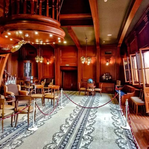 Из Петербурга — в Константиновский дворец в группе