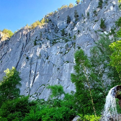 Насыщенный треккинг-тур по Алтаю с размещением на турбазах: более 25 локаций