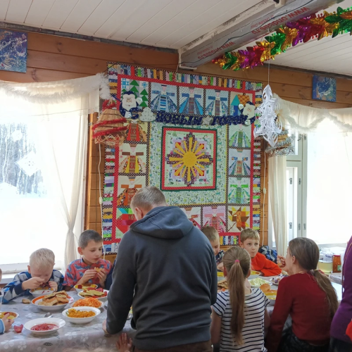 Чаепитие в лесной избушке близ Суздаля