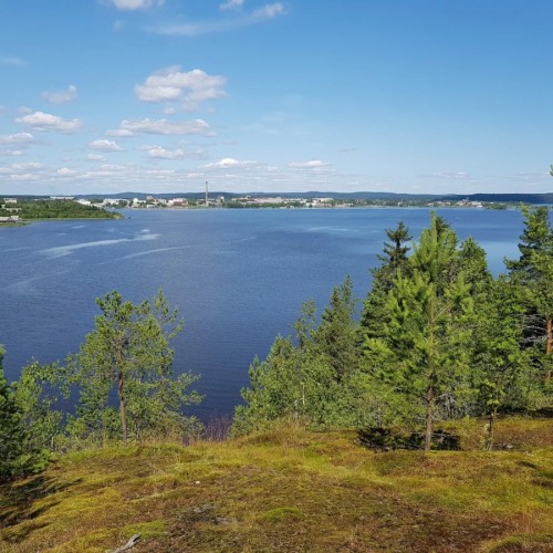 Из Санкт-Петербурга в Карелию: экопарк, водная прогулка, олени и хаски