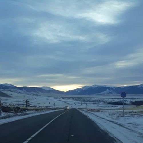 Зимний Алтай: снежные горы, незамерзающие озёра и тысяча лебедей