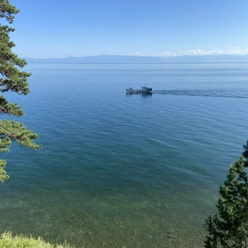 Треккинг по экотропе вдоль озера Байкал