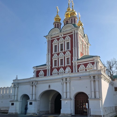 Светская экскурсия в прошлое и настоящее Новодевичьего монастыря