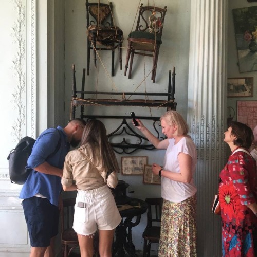 Артефакты Литейного: от парадной Фонтанки к кафе в парадной