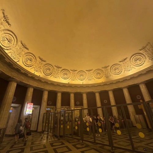 Петербургский метрополитен: обзорная экскурсия по историческим станциям метро