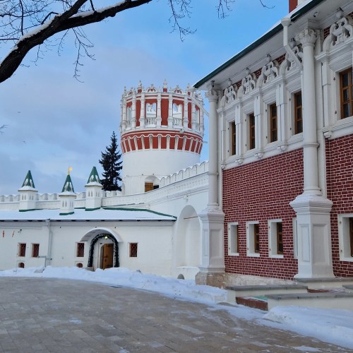 Светская экскурсия в прошлое и настоящее Новодевичьего монастыря