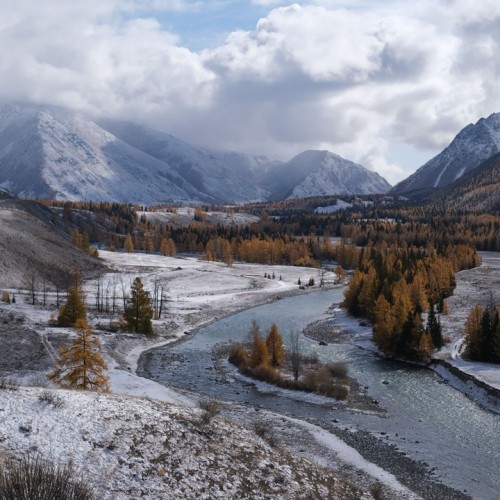 Знакомство с Алтаем своей компанией: снежные вершины, кристальные озёра и заповедные тропы