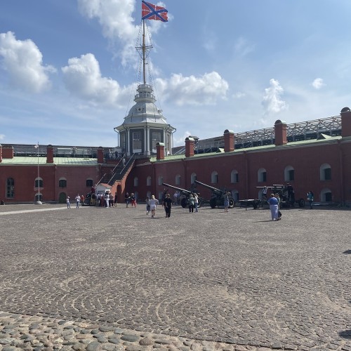 Петропавловская крепость: фортеция, храм, темница