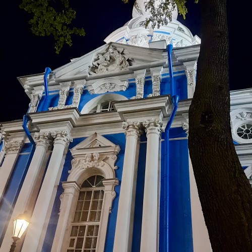 Смольный за 300 лет: от Смольного двора до убийства Кирова