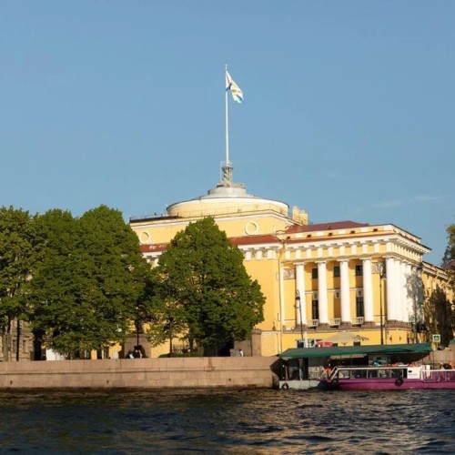 Город горожан: по Петербургу на уютном катере