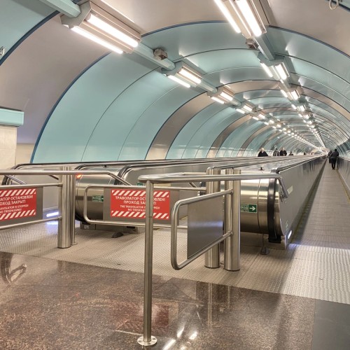 Петербургская подземка: путешествие по станциям и истории