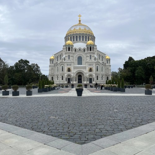 Петергоф и Кронштадт за один день