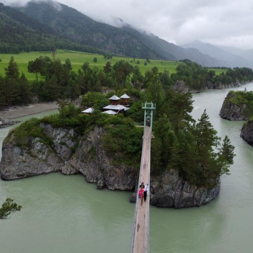 Тур «всё включено» на Алтай: главные локации, моторафтинг и лёгкий треккинг