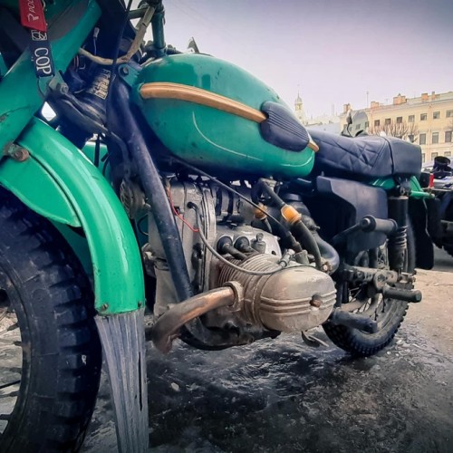 Советский Ленинград: прогулка на ретро-мотоцикле с коляской