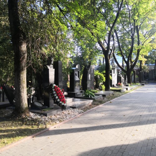 Новодевичье кладбище и его главные скульптуры