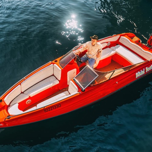 Индивидуальная прогулка на катере по рекам и каналам Санкт-Петербурга