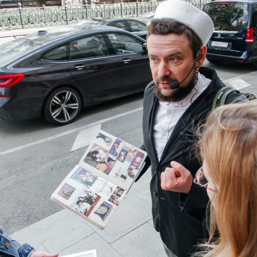По арбатским дворам с диктором Первого канала — стендап-прогулка