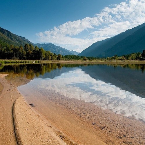 Активное путешествие на север Байкала с комфортом: прогулка на катере, рыбалка и природа