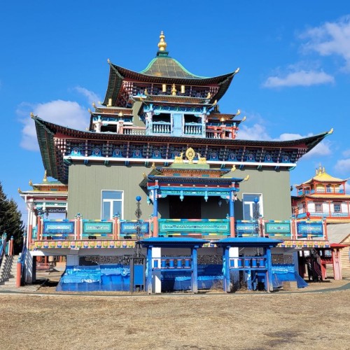 Тур «всё включено» на Байкал и в Бурятию: прогулка на катере, национальная кухня, буддийские святыни