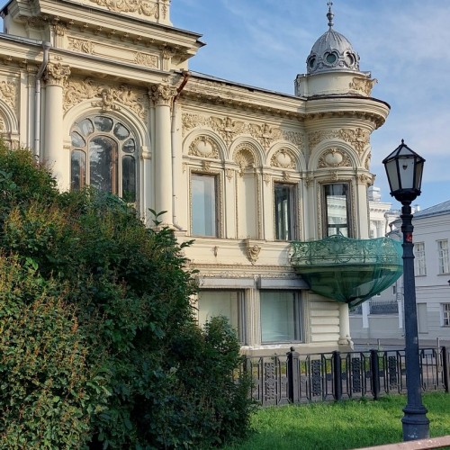 Красивые истории Кремлёвской улицы