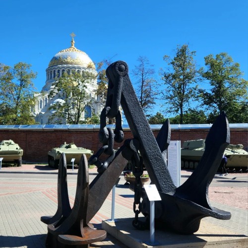 Город-крепость, город-порт: в Кронштадт на метеоре