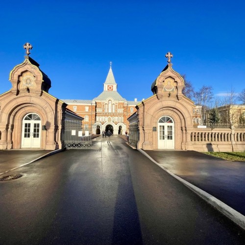 Троице-Сергиева пустынь, усадьба Знаменка и другие открытия близ Петергофа