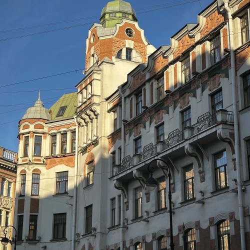 Петроградская сторона: северный модерн, поэты и чекисты