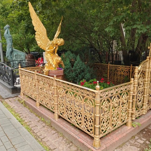 За историей — на Ваганьковский некрополь