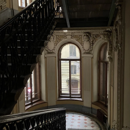 Аутентичный Петербург 3 в 1: коммуналка, дворы и парадные на индивидуальной экскурсии