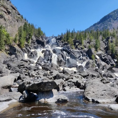 Активно и без палаток на Алтае: моторафтинг, треккинг и вечера под звёздами