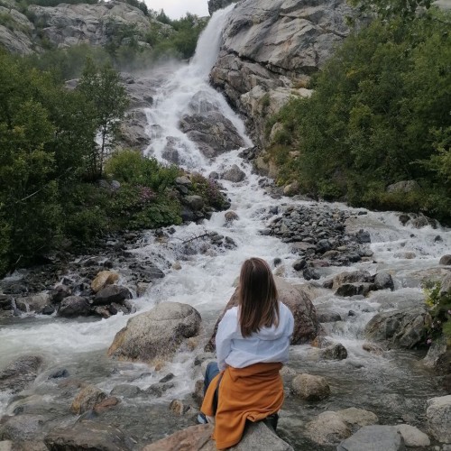 А давай в Домбай? Треккинг без рюкзаков