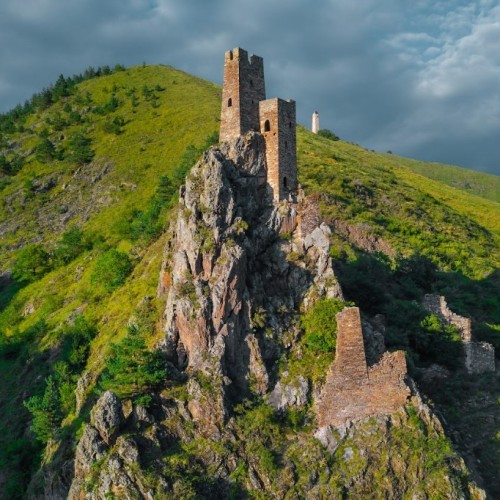 Неделя в окружении гор: башни Ингушетии, тёплая атмосфера Грузии и уют Владикавказа