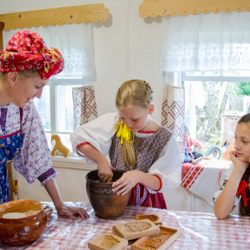 Пёстрый Каргополь: сарафаны, платки и кулинарный мастер-класс