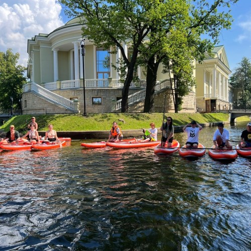 На сапах — по Каменному острову