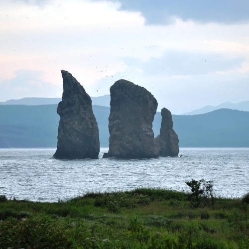 Мыс Маячный и скалы Три Брата