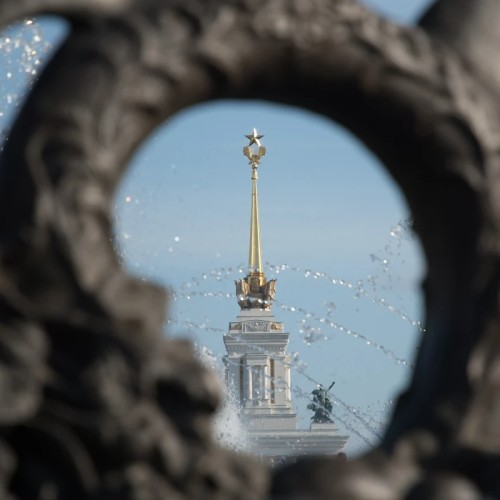 «Солнце Москвы»: панорамный полёт + экскурсия в группе по ВДНХ