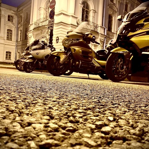 На мотоцикле по вечернему Питеру или к разводным мостам!