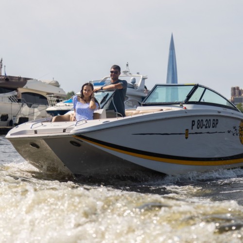 Путешествие по Неве и каналам на большом катере