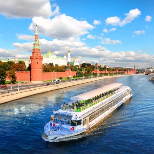 Прогулка на панорамном теплоходе «Ривер Палас» по центру Москвы с обедом или ужином