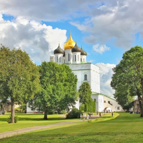 Из Петербурга — в Псков, Изборск и Печоры