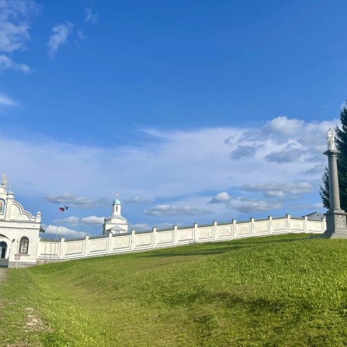 Из Петербурга — к монастырям и святому источнику