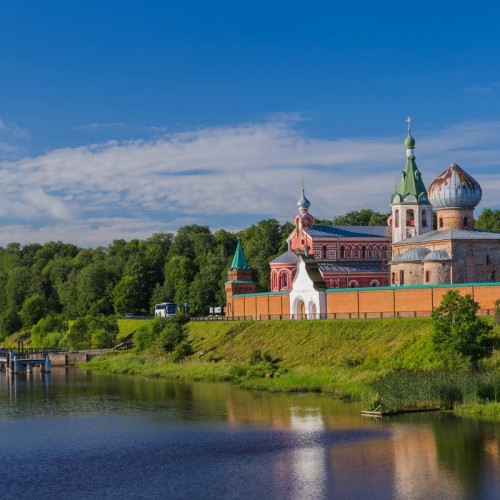 В Старую Ладогу — на комфортабельном авто из Петербурга