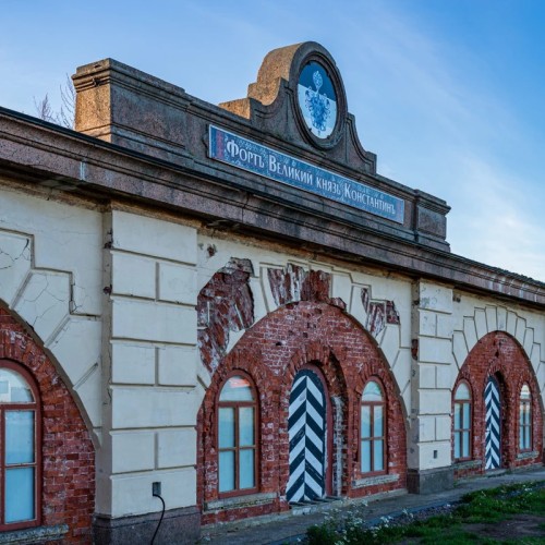 Из Санкт-Петербурга в Петергоф и Кронштадт: 2 города за 1 день