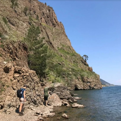 Треккинг по экотропе вдоль озера Байкал