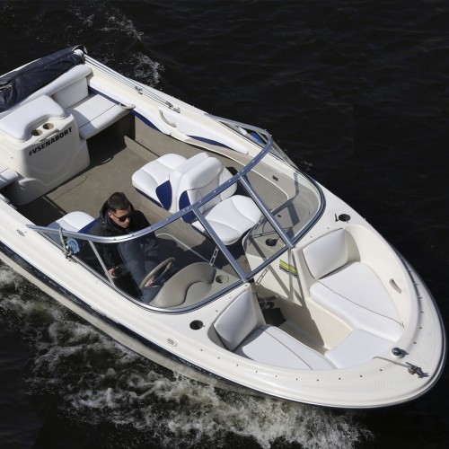 Индивидуальная прогулка на катере в Петербурге