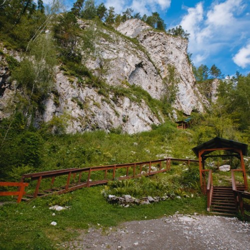 Активно и без палаток на Алтае: моторафтинг, треккинг и вечера под звёздами