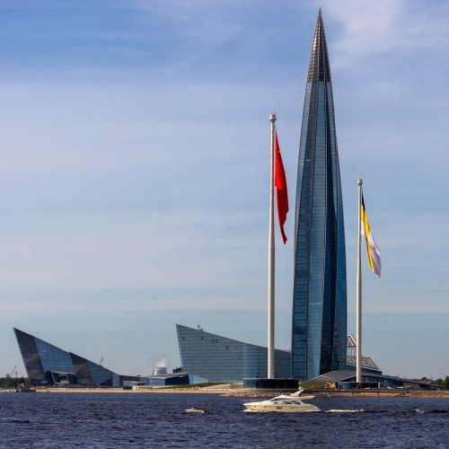 Прогулка на открытом катере — от центра Петербурга до новых кварталов у воды